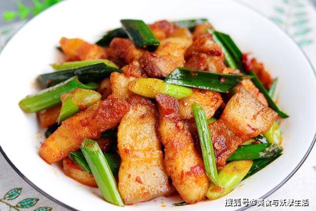 做法|回锅肉这样做吃着才过瘾，肥而不腻，超级下饭，每次做一盘不够吃