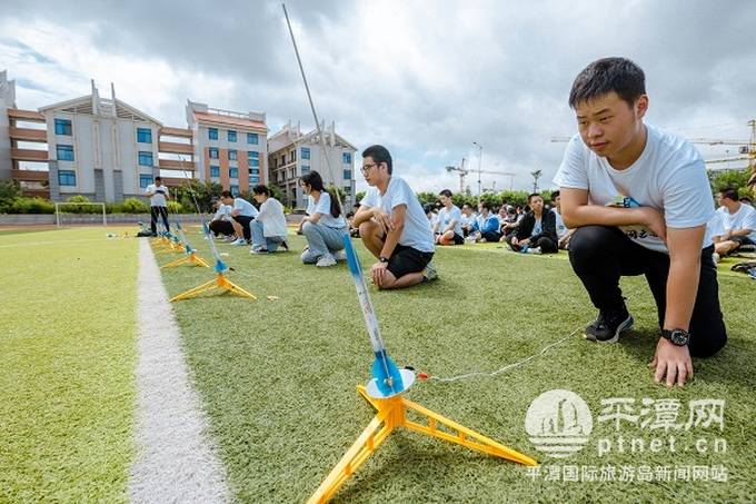 平潭|平潭一中学子自制航空模型并成功升空