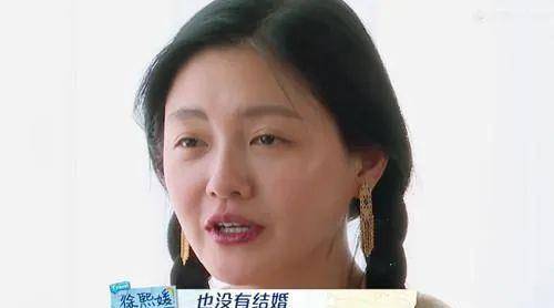 网友|大S是被揉了嫩肉粉吗？被嘲睁眼度逐年下降，还能这么有气质