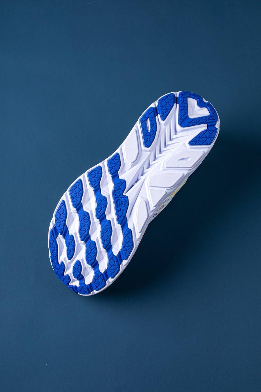 运动|罕见大理石鞋面！「夏日全能鞋」刚刚登场！抢先开箱！