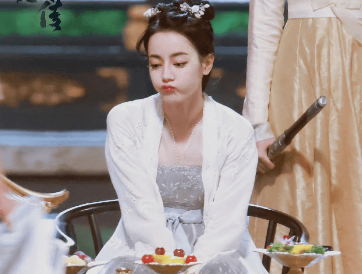 赵露思|?最新女星古装路透：热巴红赵露思红衣比美，看到鞠婧祎我沉默了