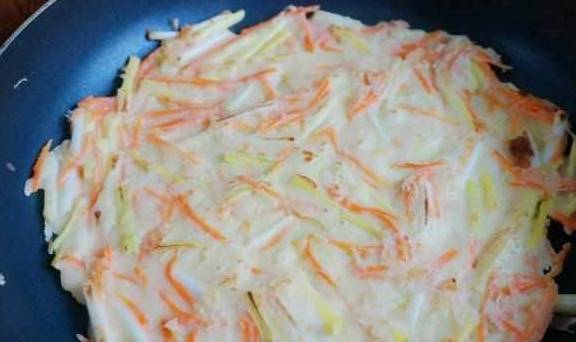 胡萝卜|早晚都爱吃这饼,不揉面,不发面,两分钟就烙好,好吃又营养