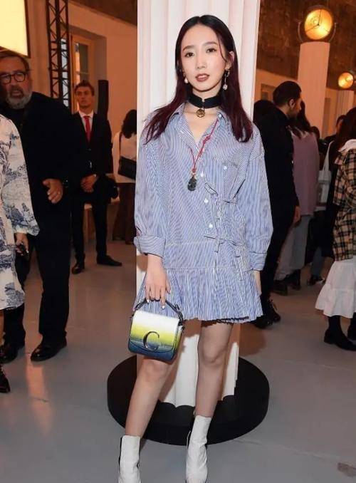 面料|婚后的张嘉倪越来越嫩了，与小11岁的孟美岐同框，仍少女感十足
