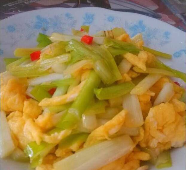 豆腐干炒鸡蛋怎样做 27c5830a0b6f43bc9495cf2f8e340b26.jpeg