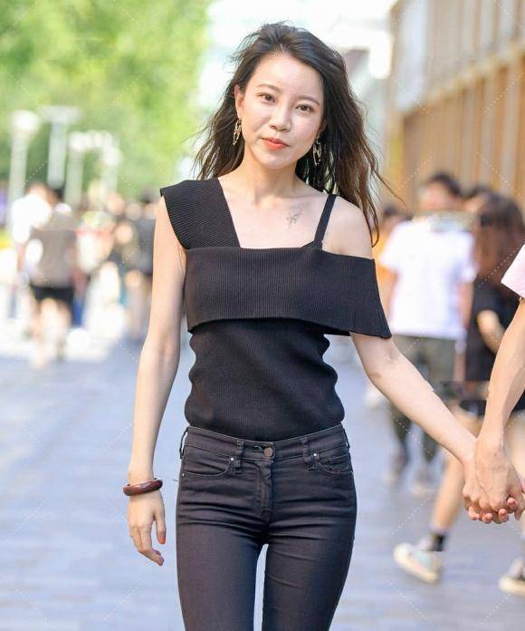 时间|黑色吊带小皮鞋，清爽时尚，配饰，更显气质！