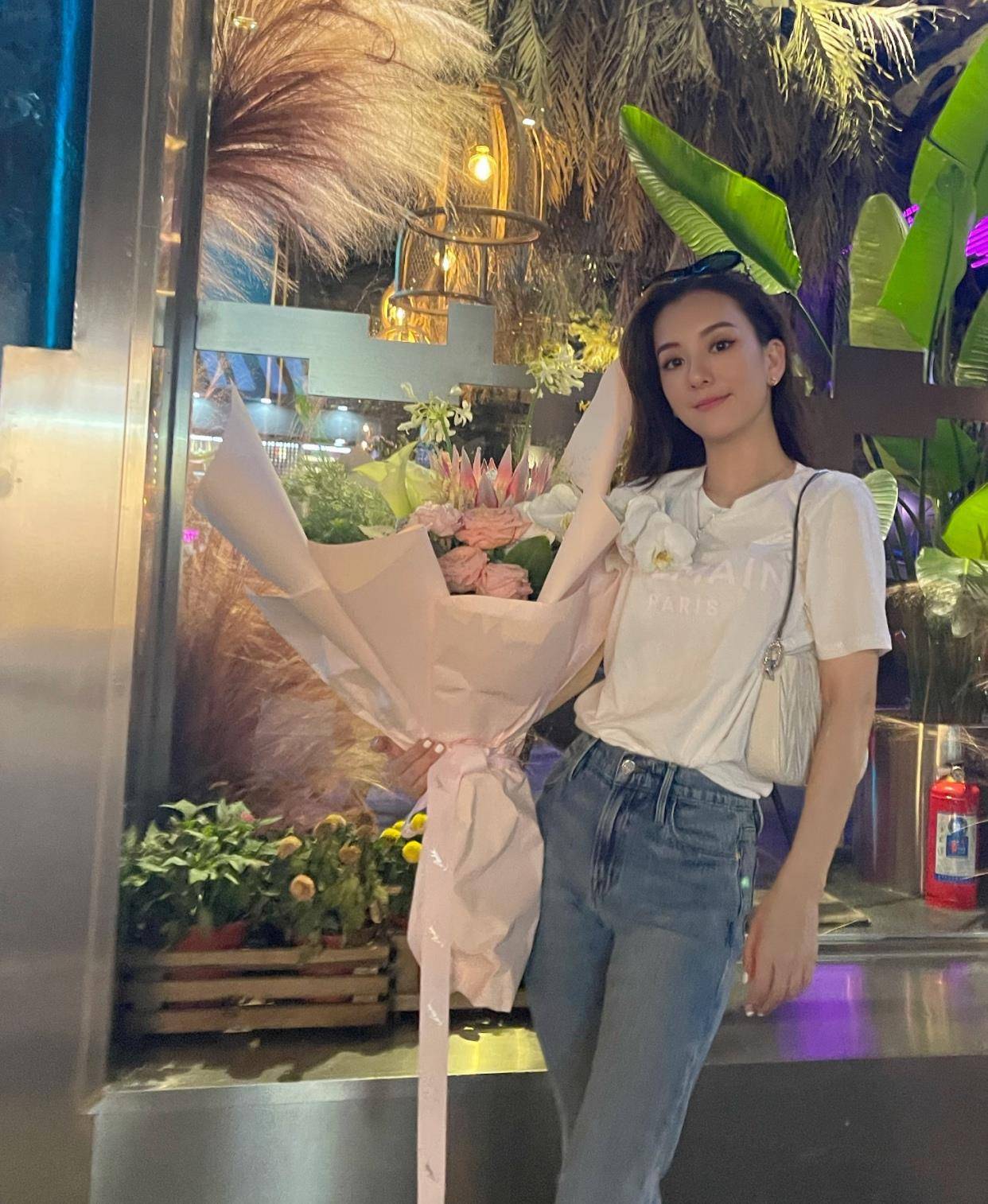 元素|方媛七夕获郭富城送花，镜头前又甜又美，小网红彻底蜕变成天王嫂