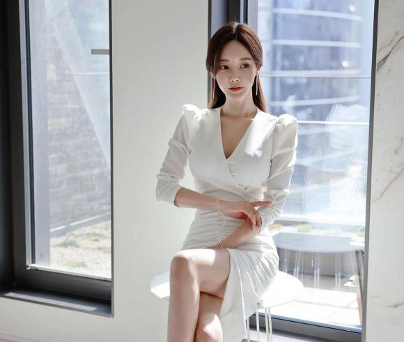 做工|时尚穿搭：孙允珠小姐姐的柔白牡丹素雅高贵复古束腰裙