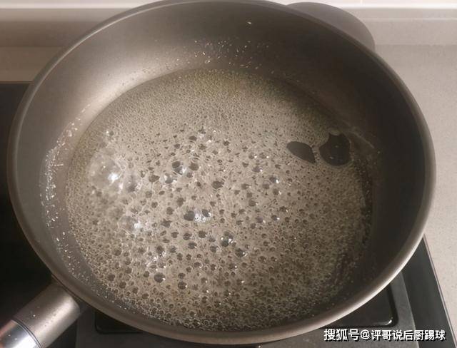 做法|最近，花生这做法火了，简单几步做零食，无油少糖酥脆，解馋过瘾
