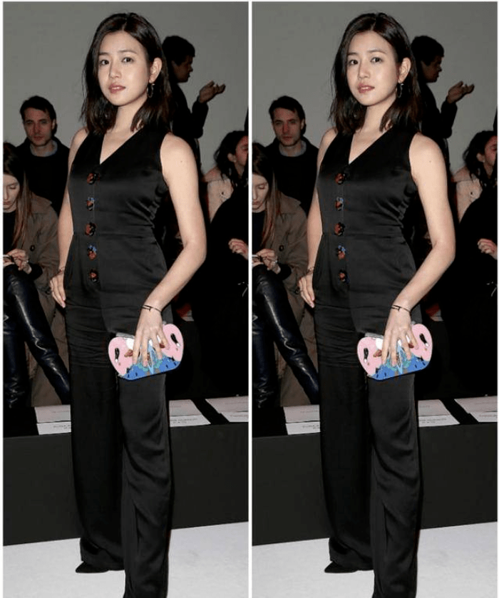 大气|陈妍希这次又穿错了，黑色无袖连体裤端庄大气，意外暴露壮硕肩膀