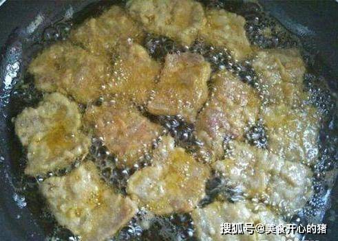 做法|五花肉还有这种吃法，一咬嘎嘣脆，做法简单，一次2斤不够吃