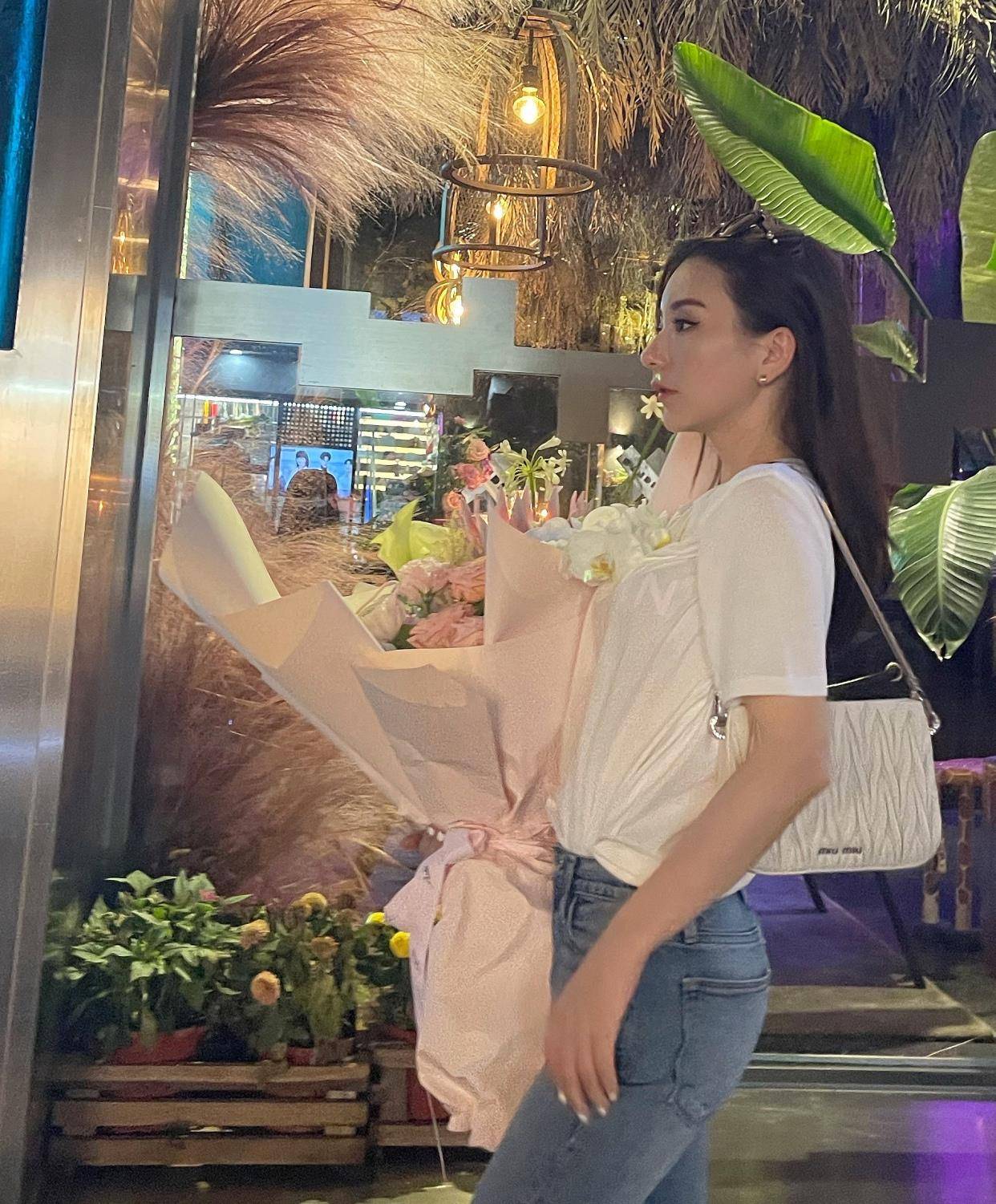 元素|方媛七夕获郭富城送花，镜头前又甜又美，小网红彻底蜕变成天王嫂