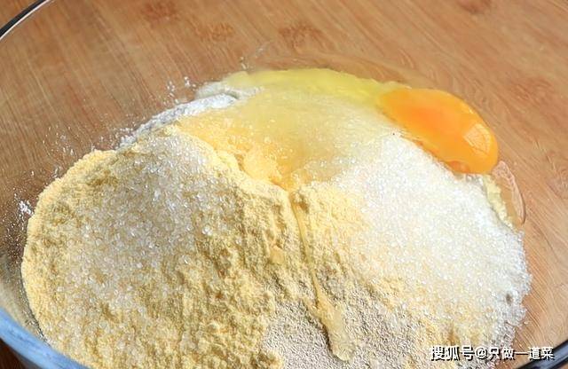 做法|玉米面发糕最好吃的做法:记住2点,暄软香甜不发粘,百分百成功