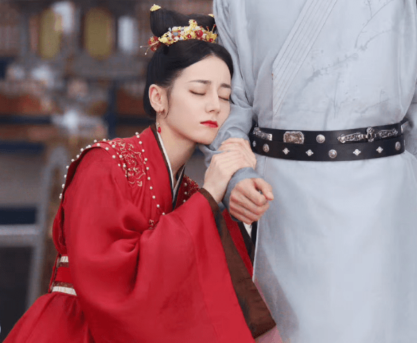 赵露思|?最新女星古装路透：热巴红赵露思红衣比美，看到鞠婧祎我沉默了