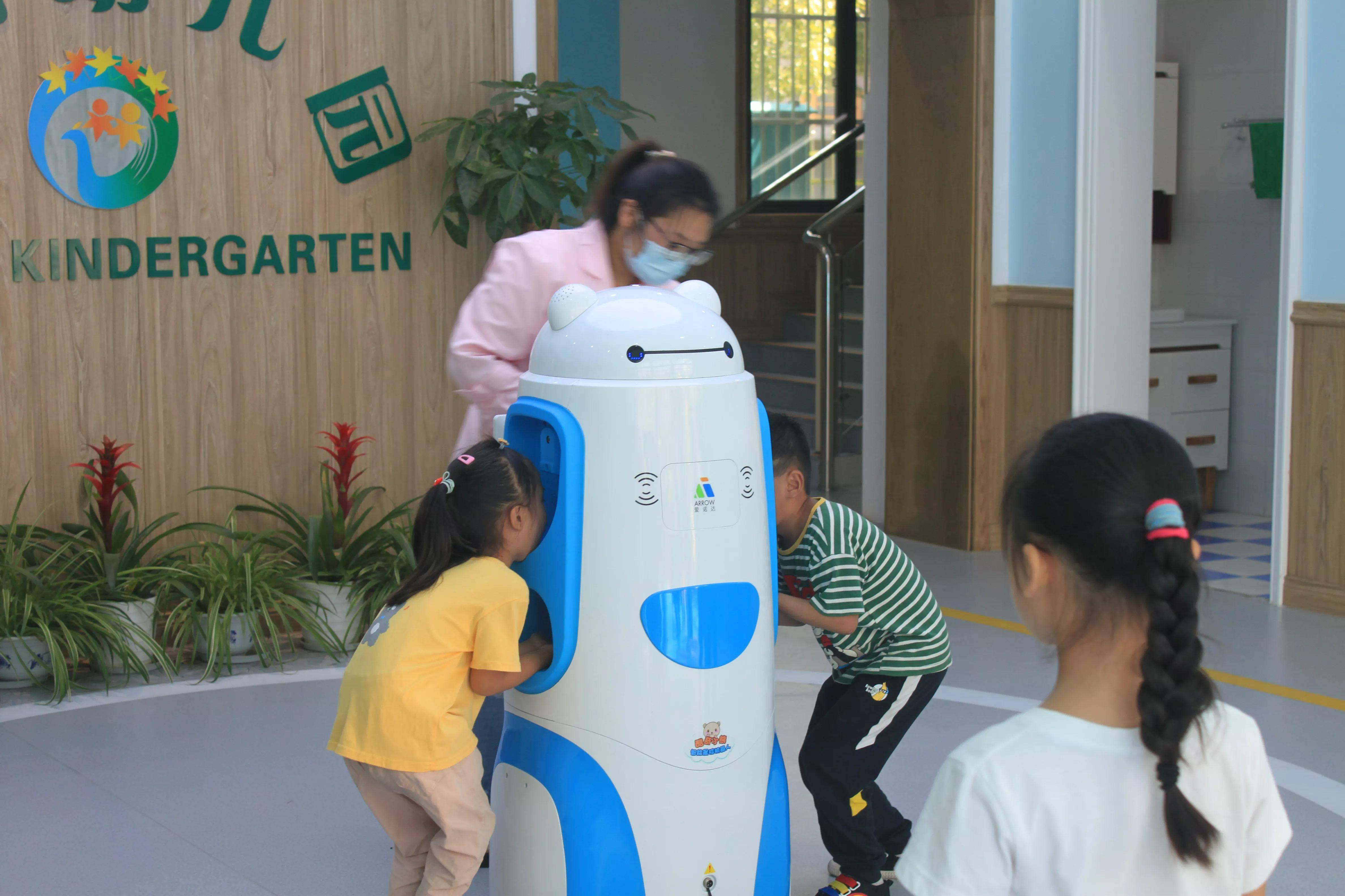 活动|晨检机器人带着小伙伴，为幼儿园开学助力啦