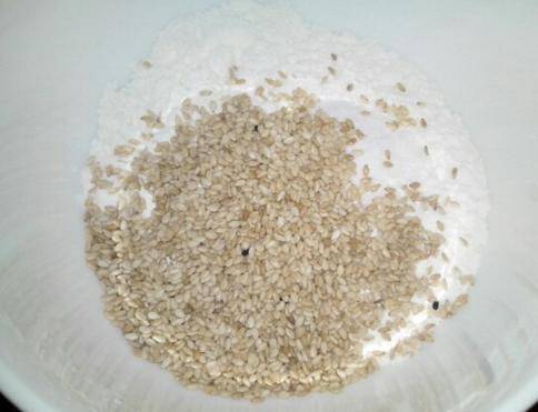 面团|做千层饼和面时，用温水还是开水？一步做错，饼不软不香不出层