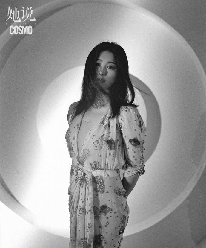氛围|怀孕的朱珠仍很拼,肚大如箩仍坚持出镜拍大片,打扮真有女人味