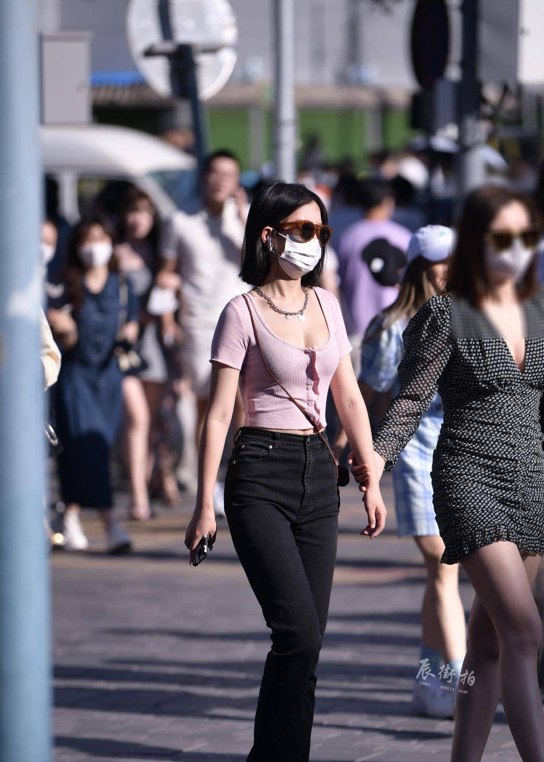 女孩子|长裤穿搭不一定时尚，上衣搭配很重要，大胆的选择 才高挑