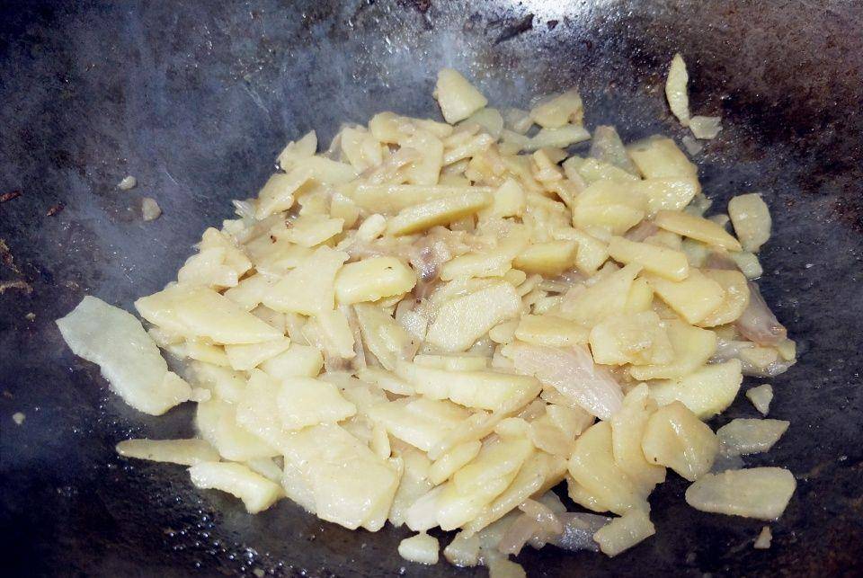 怎么样煎土豆片丝才好吃 b10756494cec497b95fa1f0888f43cd5.jpeg