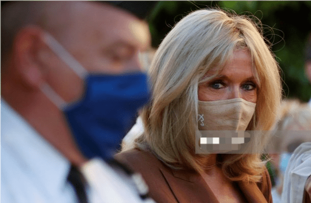 布丽|布丽吉特度假归来晒黑了！棕色西装配白裤霸气又优雅，身材真是好