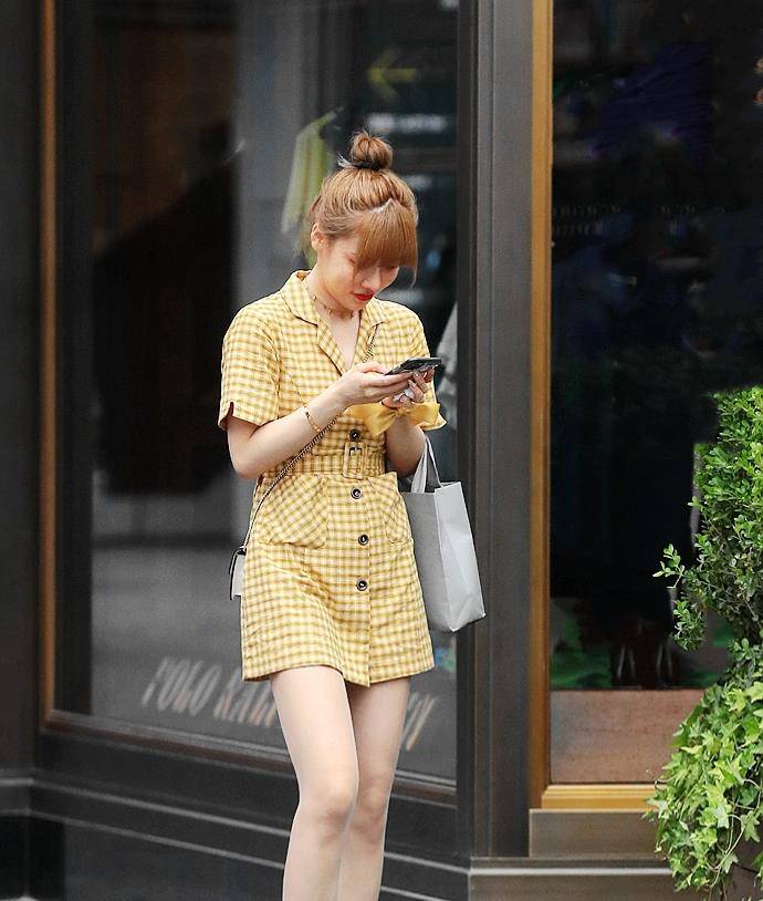 样式|雷同和撞衫都有违时尚,这些美女,把一样的明黄色穿出个个不同