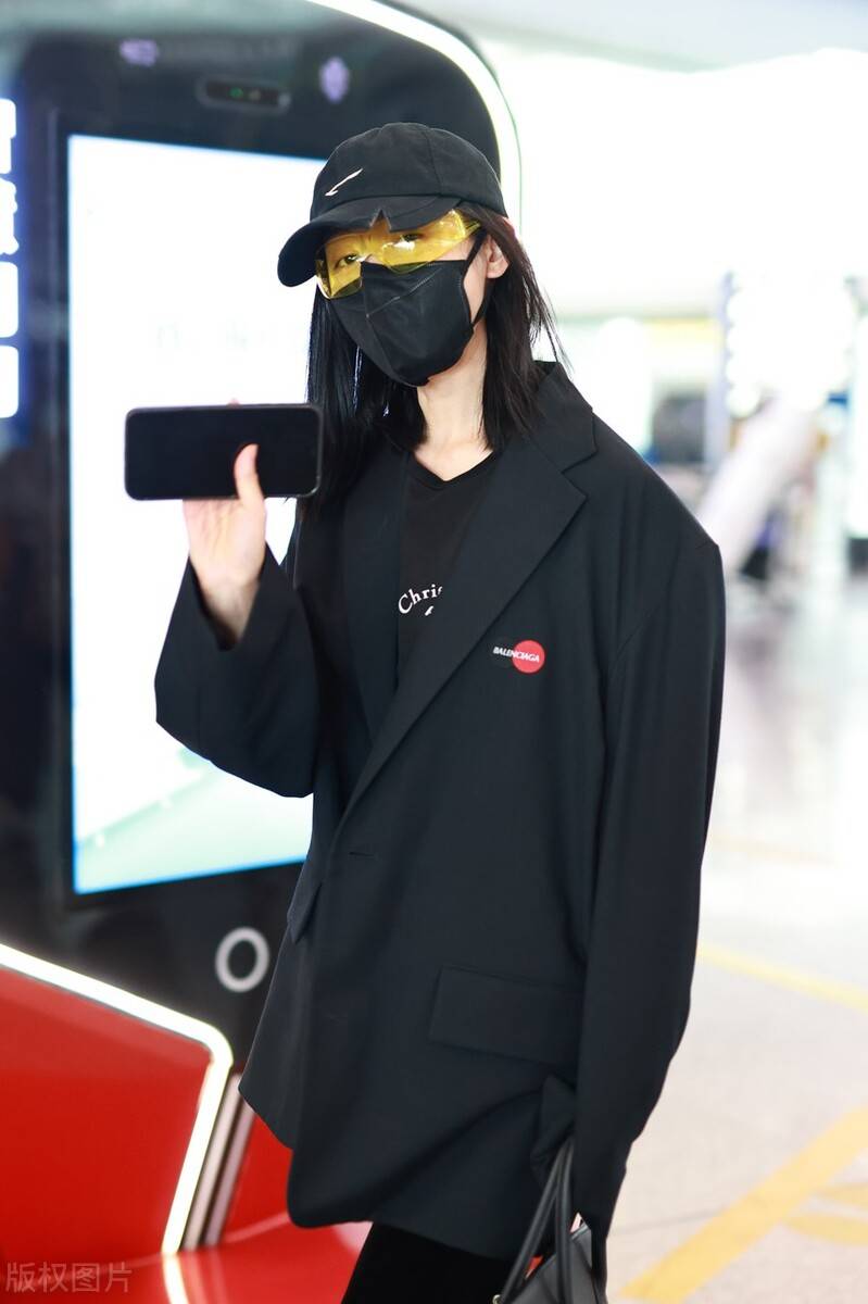 黑色|女神张天爱不仅颜值身材绝佳，穿搭风格也是百变且养眼