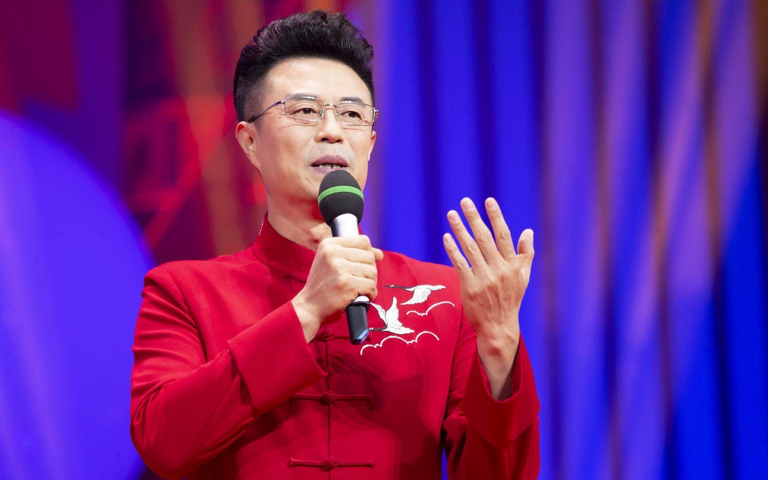 央视名嘴白燕升新婚妻子因穿裙子摔6级伤残不顾反对生娃