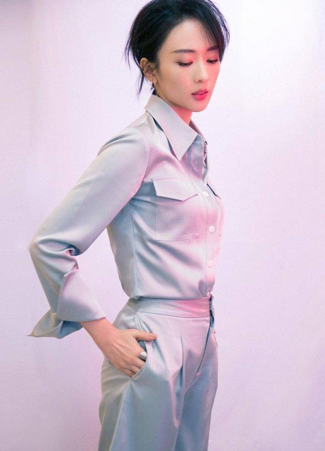 材质|童瑶走红毯真任性,不穿礼服却穿白衬衫配黑裤,却意外有了高级感