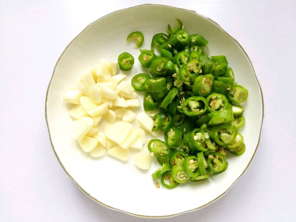 炒什么菜需要用到大蒜 36be6d0a73044e5cb31023154e36b140.jpeg