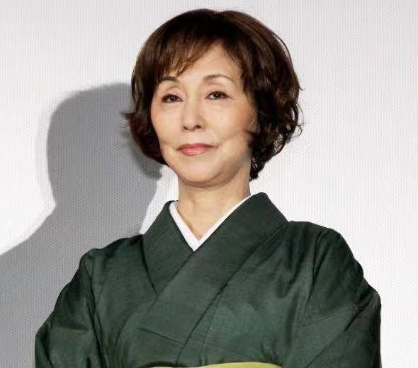 1996年千叶真一再婚,与小28岁的第二任太太生了两个儿子:新田真剑佑