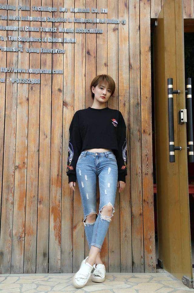 经典|徐璐造型大变样!巧妙用牛仔裤轻松穿出甜美感,是秋季的穿衣指南