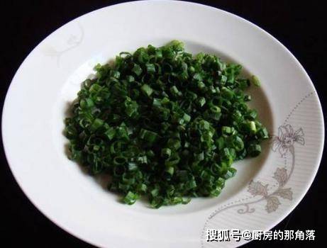 葱花|早餐就馋南瓜饼,一擦一拌一煎,手不沾面就能做,简单快手还营养