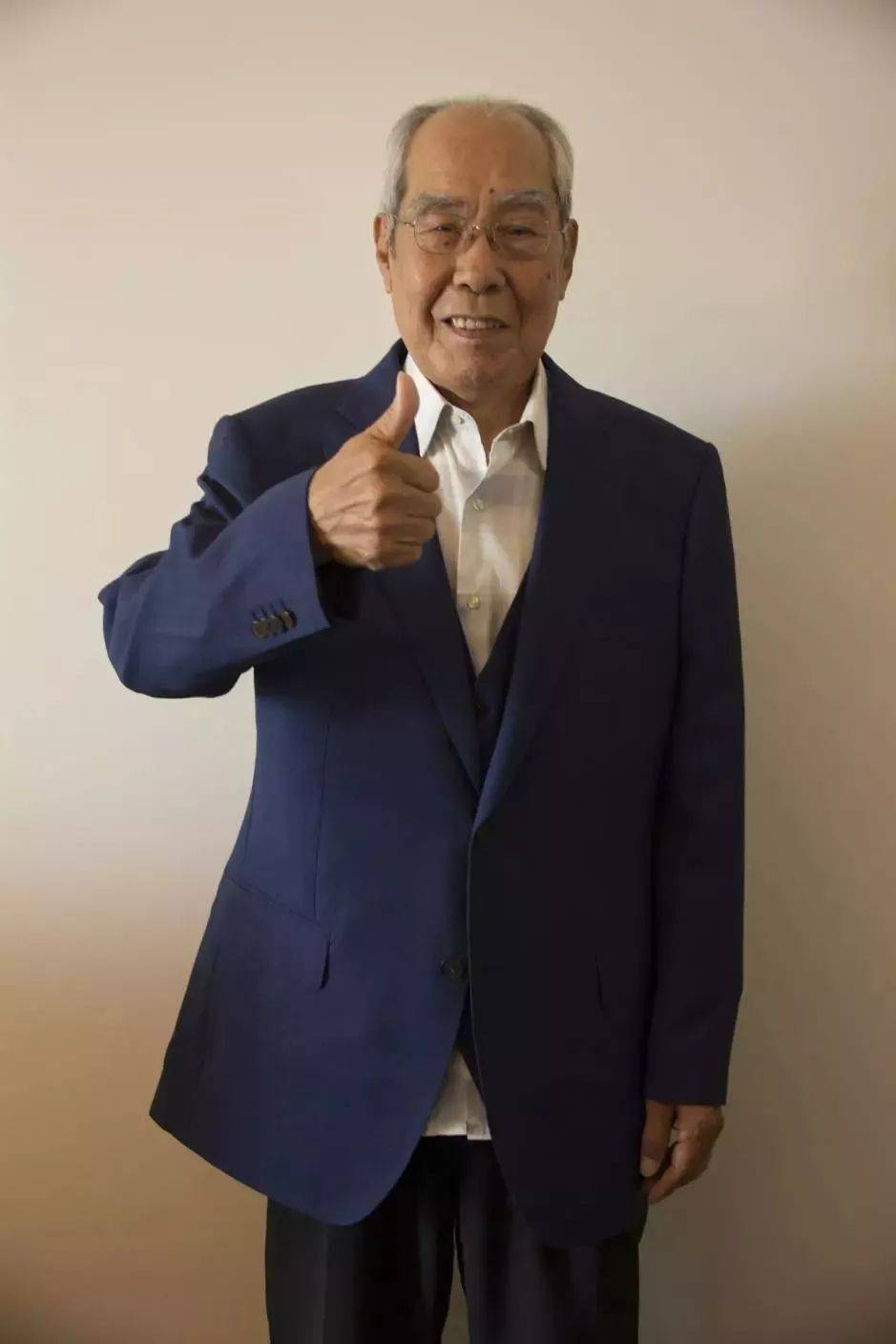 原创他是首批留洋海外的球员退役后多栖发展他是谁