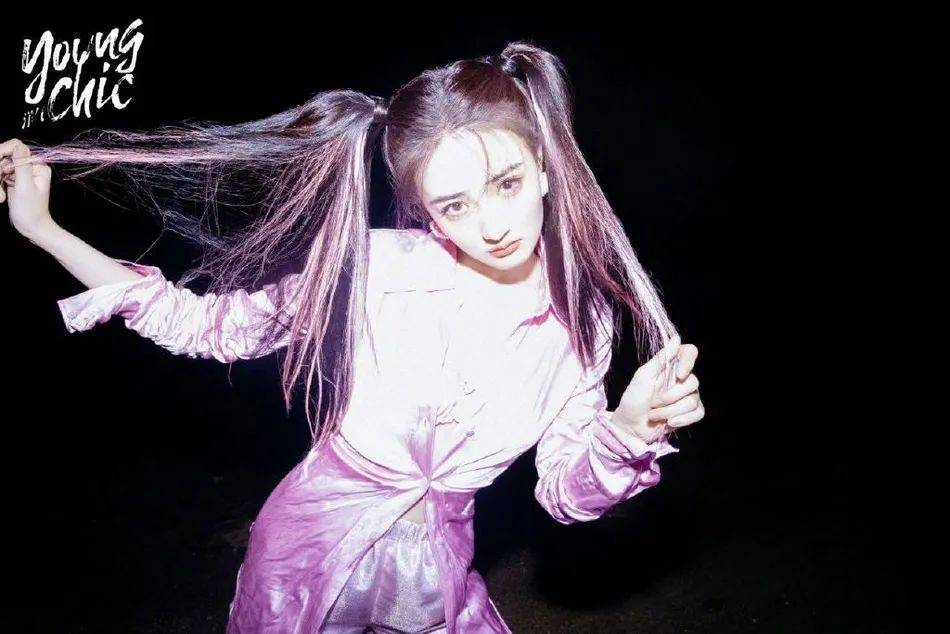 染红|徐璐双马尾写真集甜美酷辣！雪肤玉貌太性感妩媚撩人