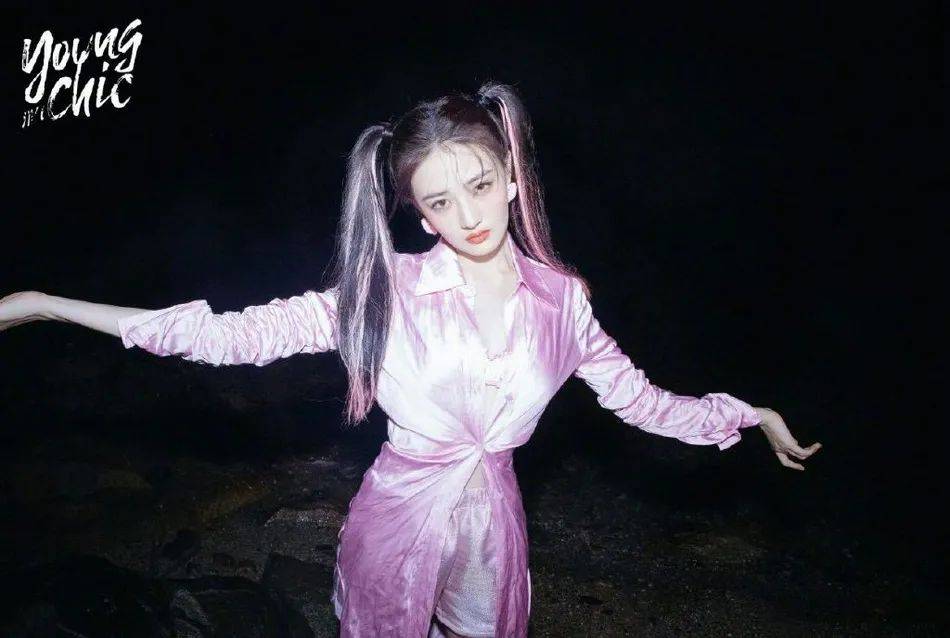 染红|徐璐双马尾写真集甜美酷辣！雪肤玉貌太性感妩媚撩人