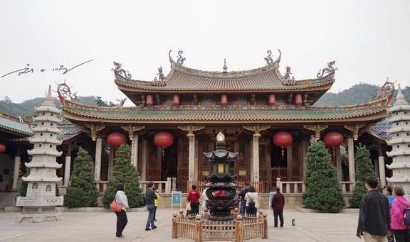 福建厦门“最著名”的寺庙，门票免费、上香免费，游客都会来打卡