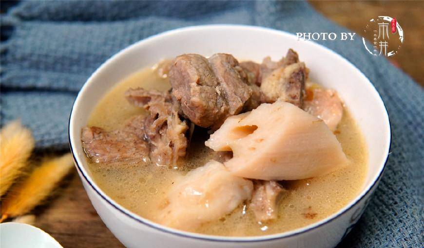 莲藕排骨汤怎么是白色的 c46b6ac47d2f4cf1b82ffe3908bb03aa.jpeg