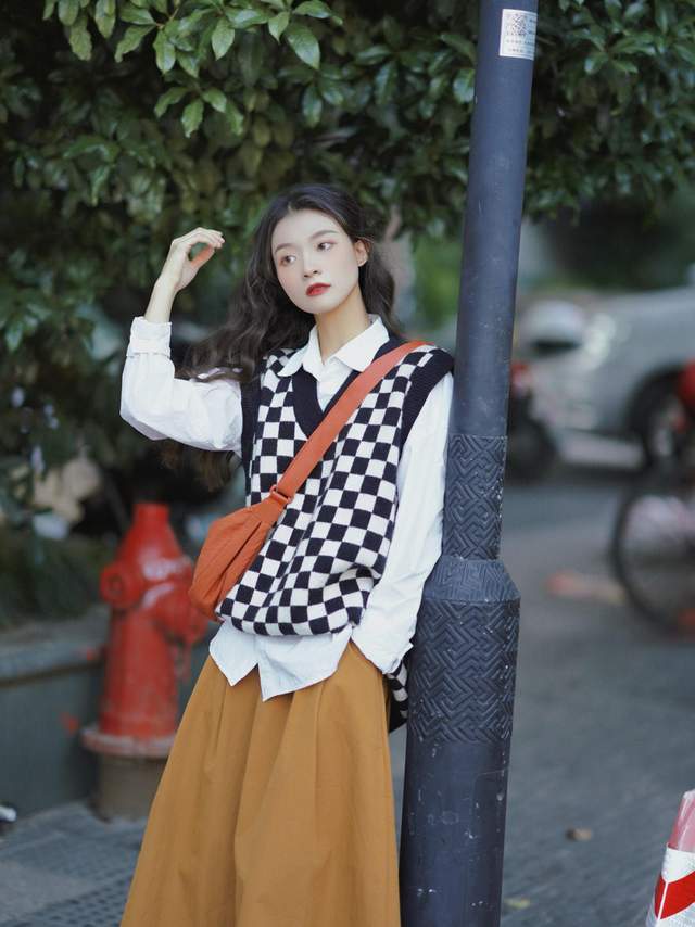 毛衣|适合20岁左右的女生穿，衬衫搭配半身裙，穿起来简约又有层次感