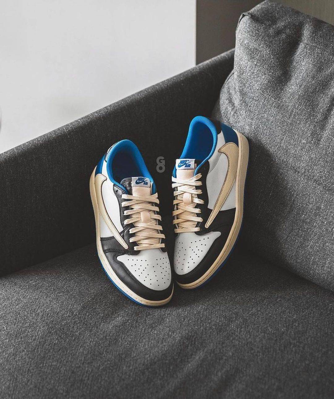 消息资讯|市价￥8000！「闪电倒钩」明日登场！还有 UNDFTD 联名！