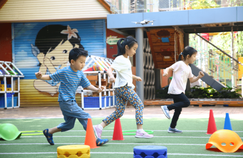 家长|公立幼儿园还是私立幼儿园，家长难以抉择，两者结合或许皆大欢喜