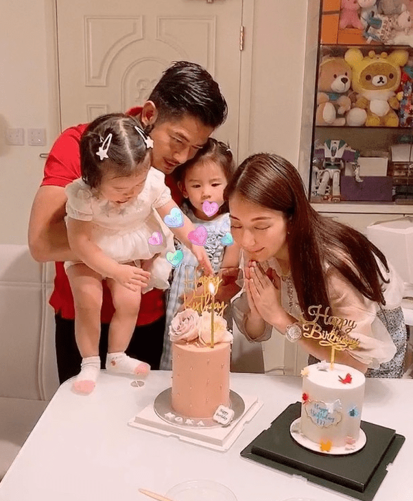 辣妈|85后方媛又美了,2800元碎花拼接裙四肢纤细,同框俩女儿好似姐仨