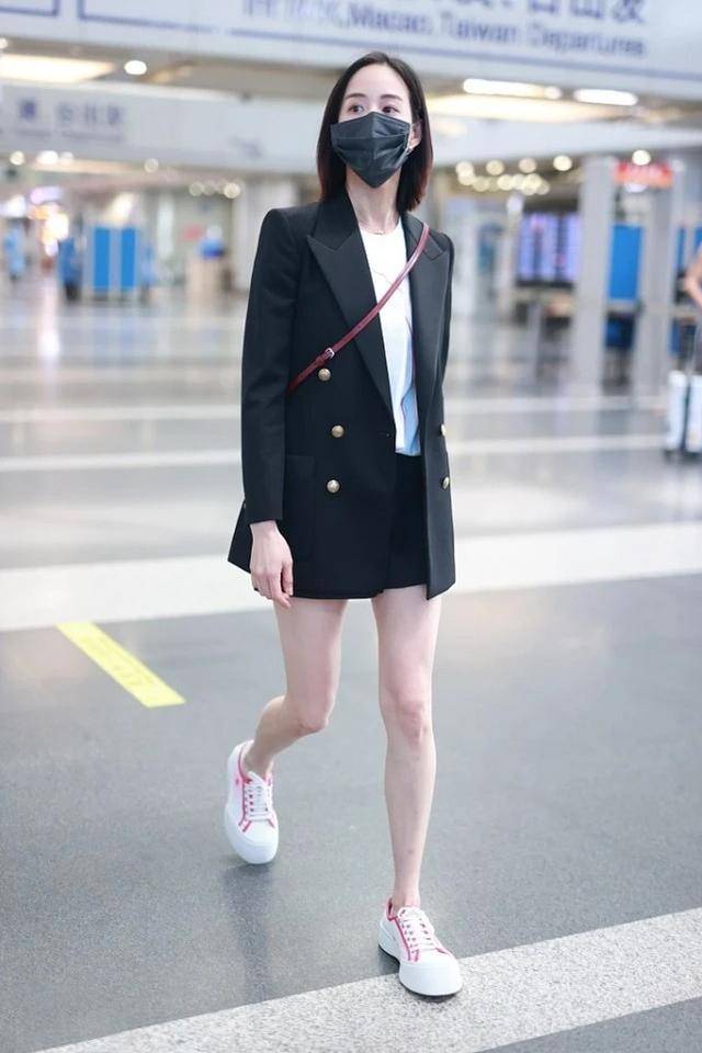 下半身|张钧甯把西装穿“活”了，造型时髦显身材，真没浪费168cm的身高