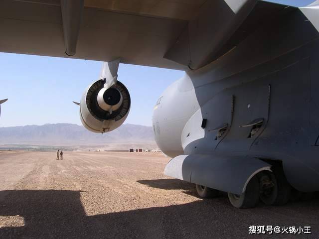 扒飞机摔死的阿富汗人 C-17运输机飞行员本来可以救他们