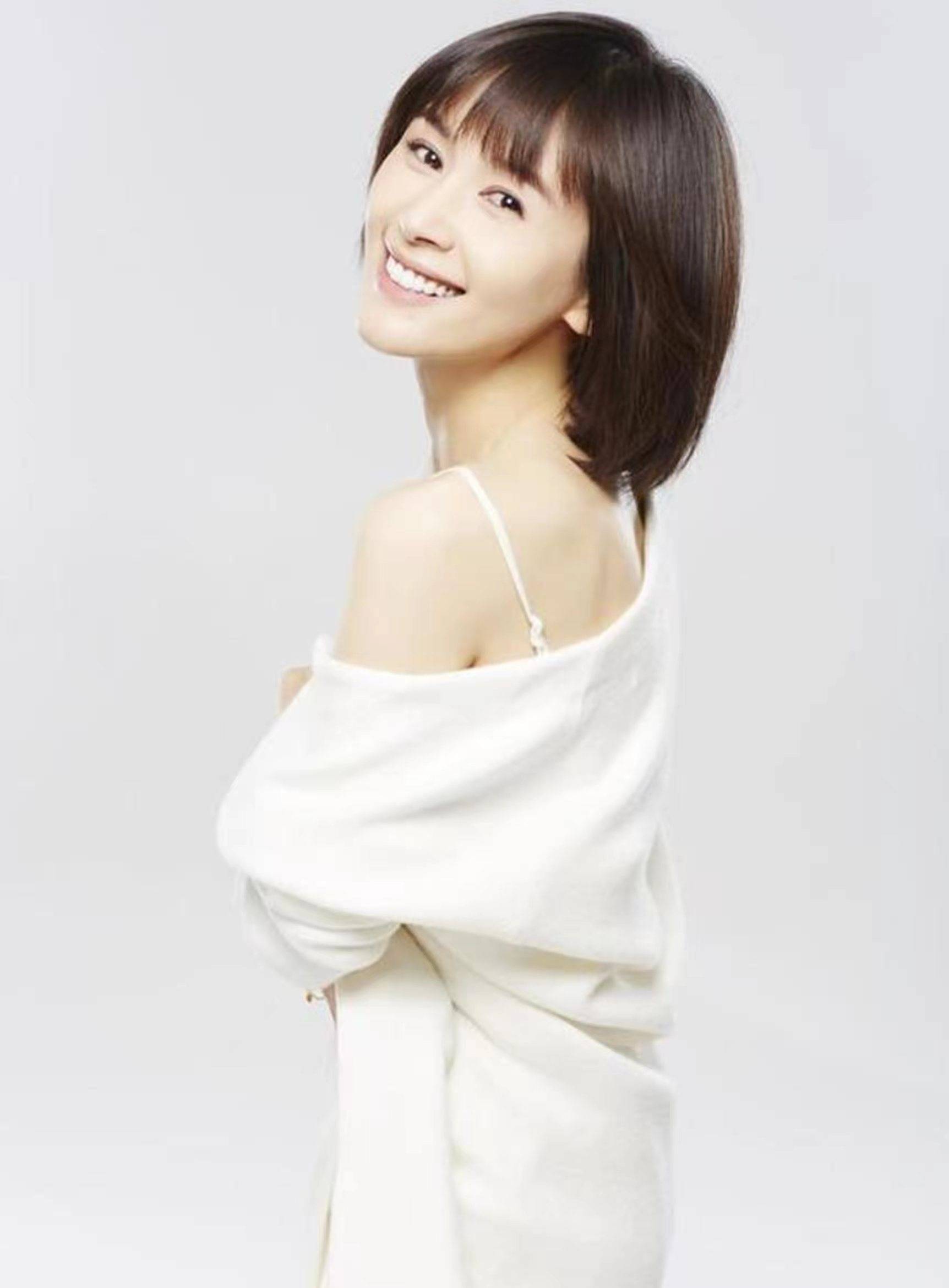 原创王子文重新陷入爱河身材宛如少女和男友逛街约会心情好