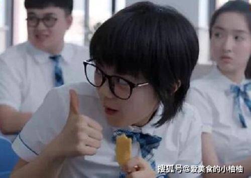 学生上课|学生上课敢“肆无忌惮”偷吃的零食，认出了果酱，却被固体胶骗了