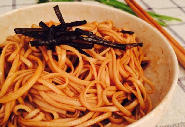 面的|别看“葱油拌面”简单，要葱香浓郁还得多一步！做好了老公爱回家