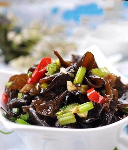 木耳肉丝汤怎么做 8db88fa8f7b648138adea43dd5154c27.jpeg