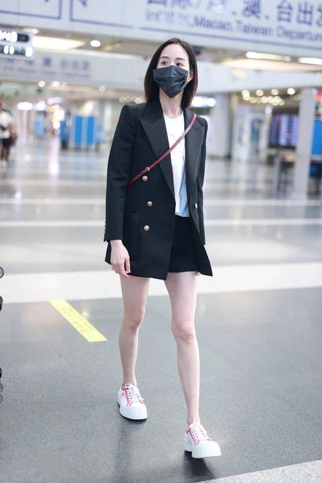 下半身|张钧甯把西装穿“活”了，造型时髦显身材，真没浪费168cm的身高