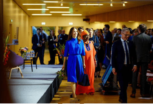 梅根|丹麦王储妃三天三套造型,红裙惊艳蓝裙高贵,曾撞衫梅根气场全开