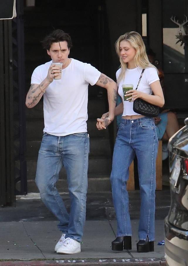 事情|贝克汉姆儿子继承了父亲的高颜值,和未婚妻同框,穿得休闲简约