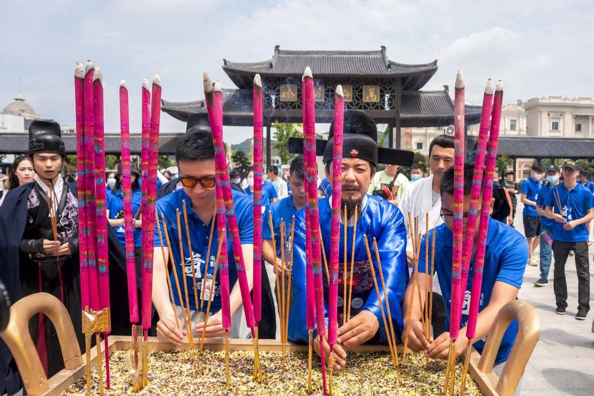 袁世杰|电影《奇案迷踪》在象山影视城盛大开机